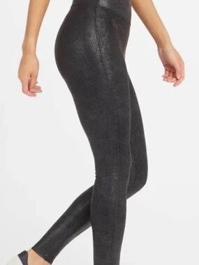 New With Tags SPANX Black Faux Leather Metallic Snake Leggings Size S